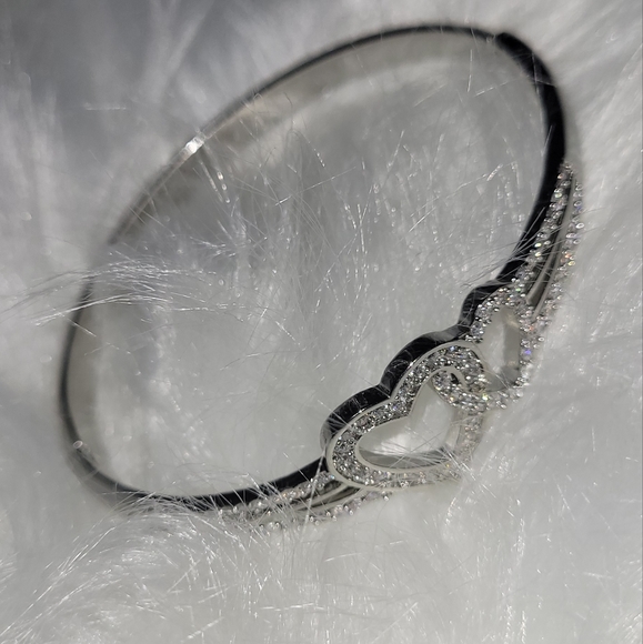 New Silvertone double heart bracelet - Picture 2 of 2